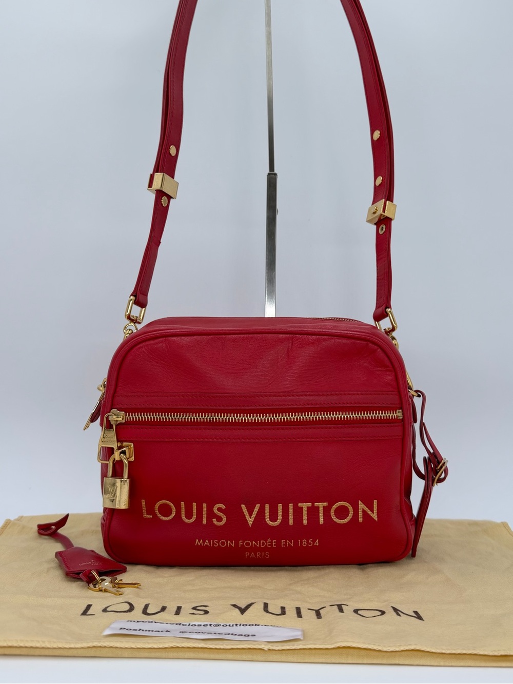 LV Limited Edition “Flight Paname TakeOff Bag” in Red with Gold❤️💛